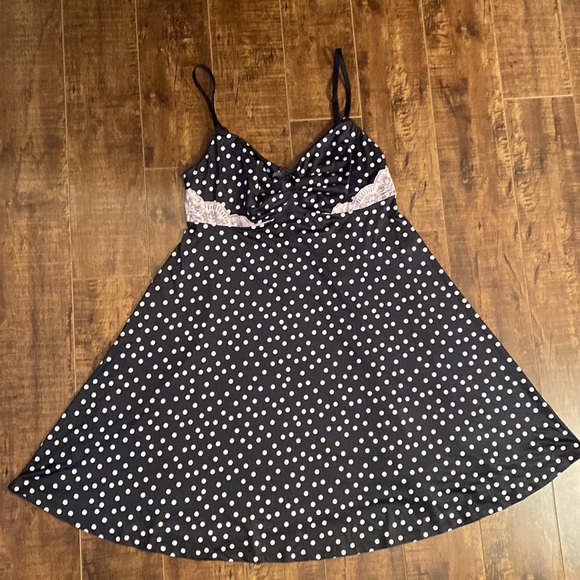 la Vie en Rose. Nightie. Medium. Polka dot print. Adjustable straps. - Picture 8 of 10